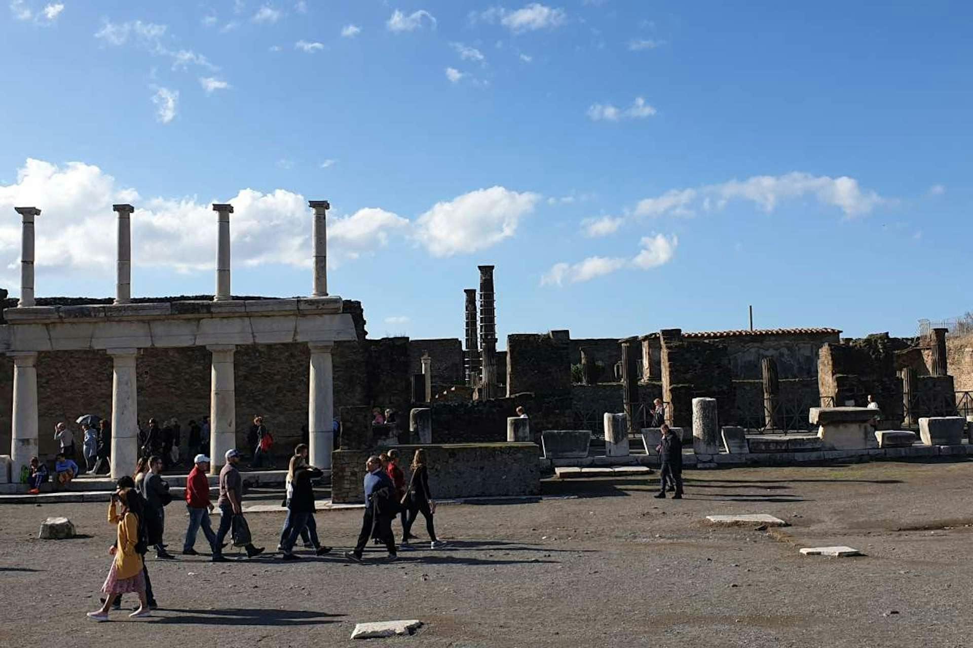Pompeii augmented reality tour  and wine tasting in a winery