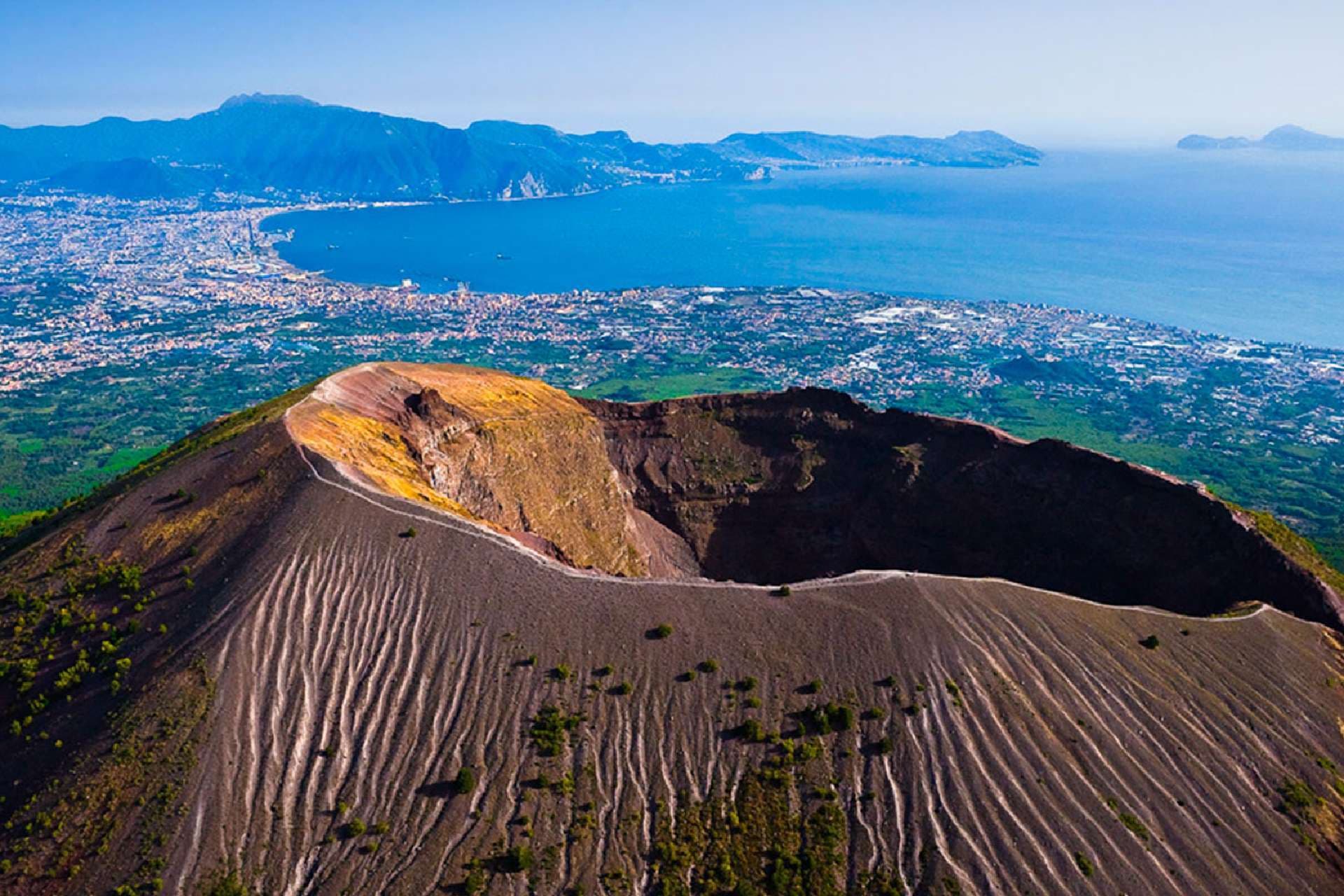 A panoramic tour around Mount Vesuvius 