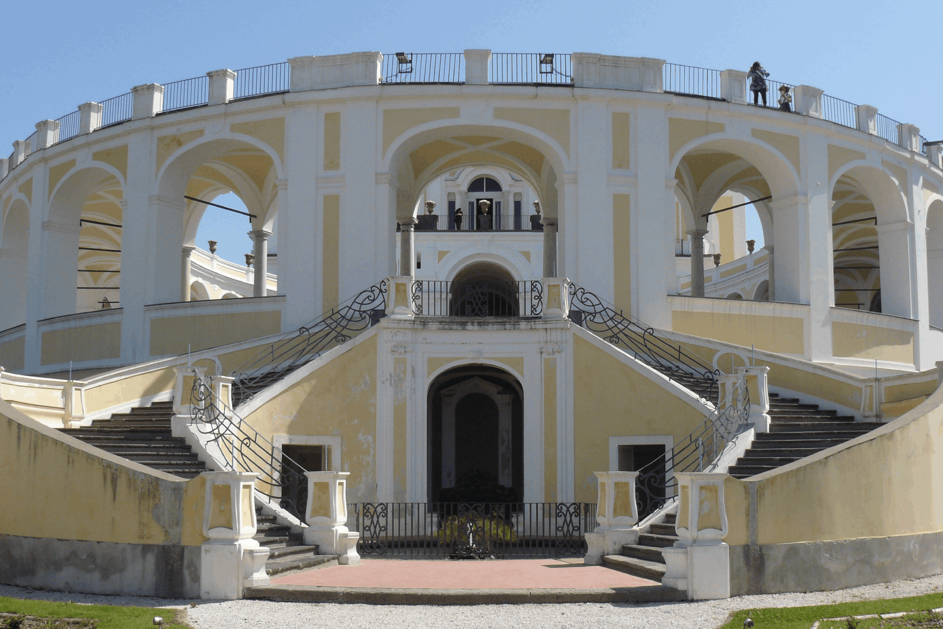 Villa Campolieto: Tour between Luxury and the Past
