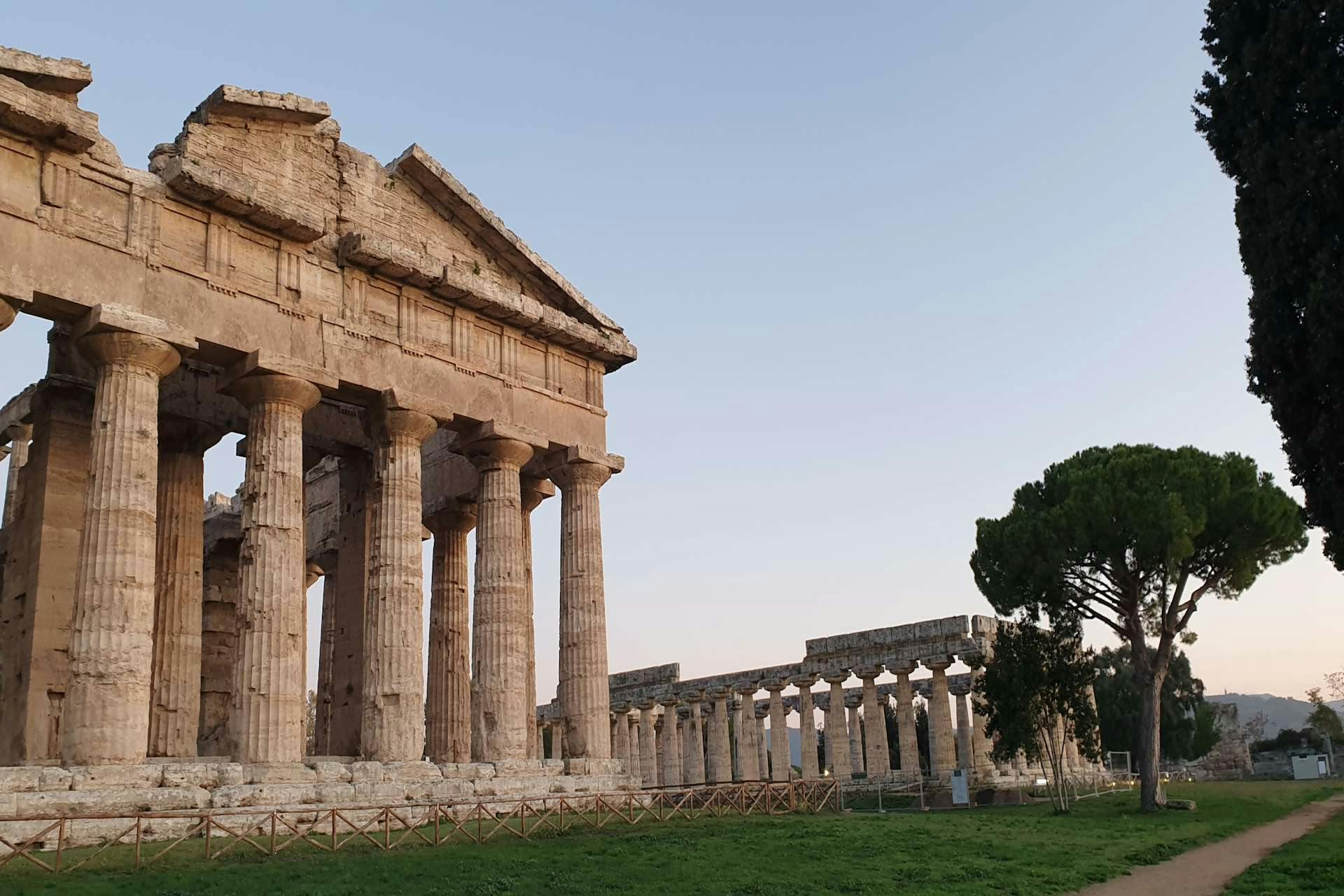 Paestum guided tour with transfer from Naples